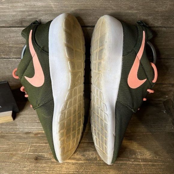 Womens Nike‎ Roshe One Legion Olive Green Athletic Shoes Sneakers Size 9.5 M GUC - Picture 5 of 7